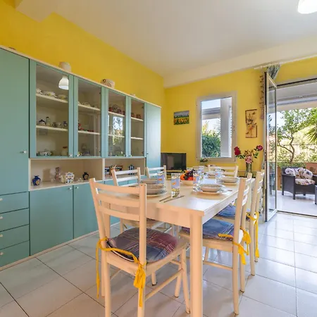Holiday home Domus Centro By Interhome